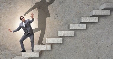 Bệnh hoang tưởng: triệu chứng, nguyên nhân và lưu ý chăm sóc người bệnh