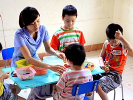 Điều trị trẻ tự kỷ: những phương pháp phổ biến giúp trẻ vượt rào cản tự kỷ