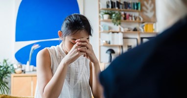 Rối loạn lo âu: triệu chứng nhận biết, nguyên nhân và hướng điều trị
